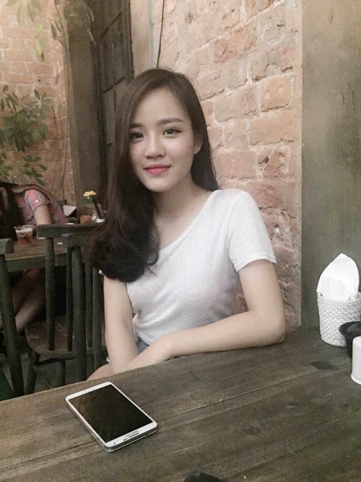 两个人吃一个b一个奶
